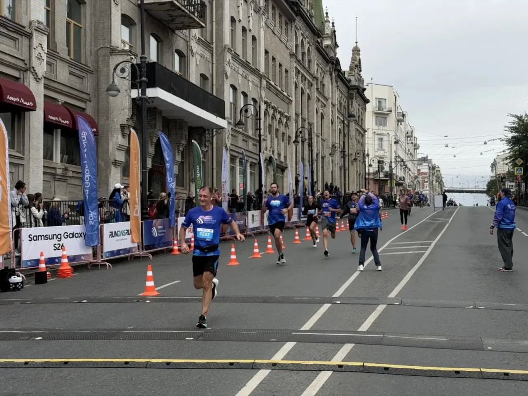 Во Владивостоке проходит юбилейный Galaxy Vladivostok Marathon Во Владивостоке проходит юбилейный Galaxy Vladivostok Marathon