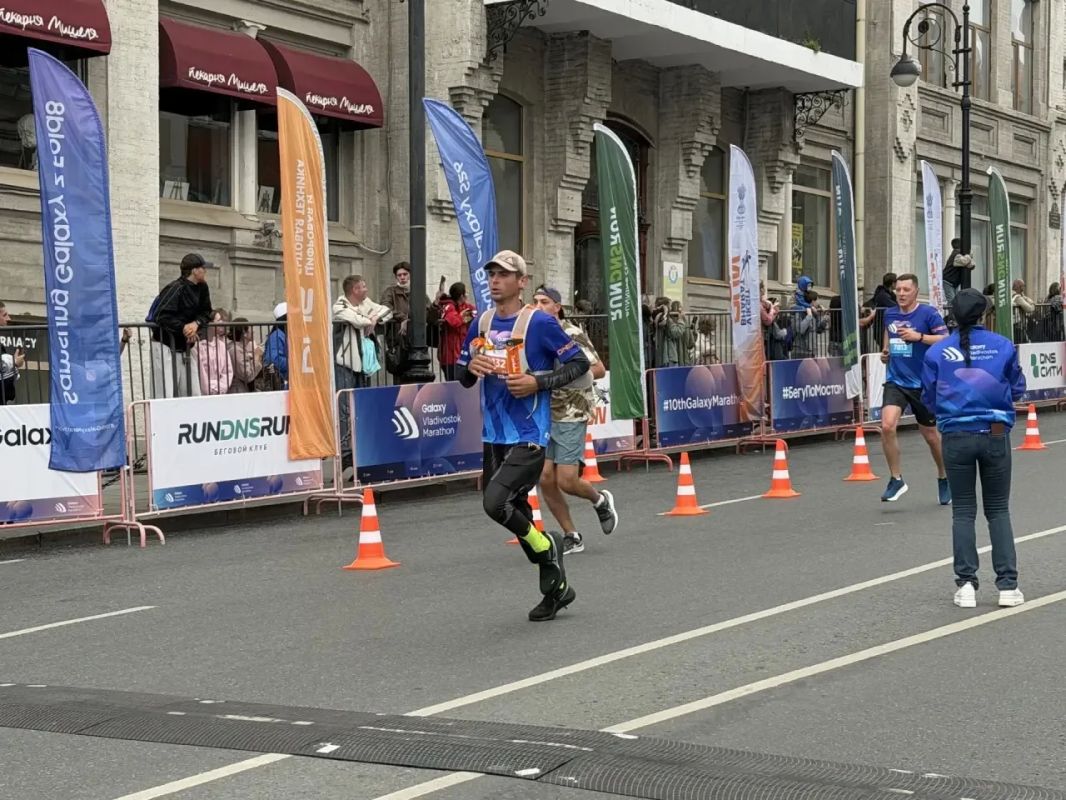 Во Владивостоке проходит юбилейный Galaxy Vladivostok Marathon Во Владивостоке проходит юбилейный Galaxy Vladivostok Marathon