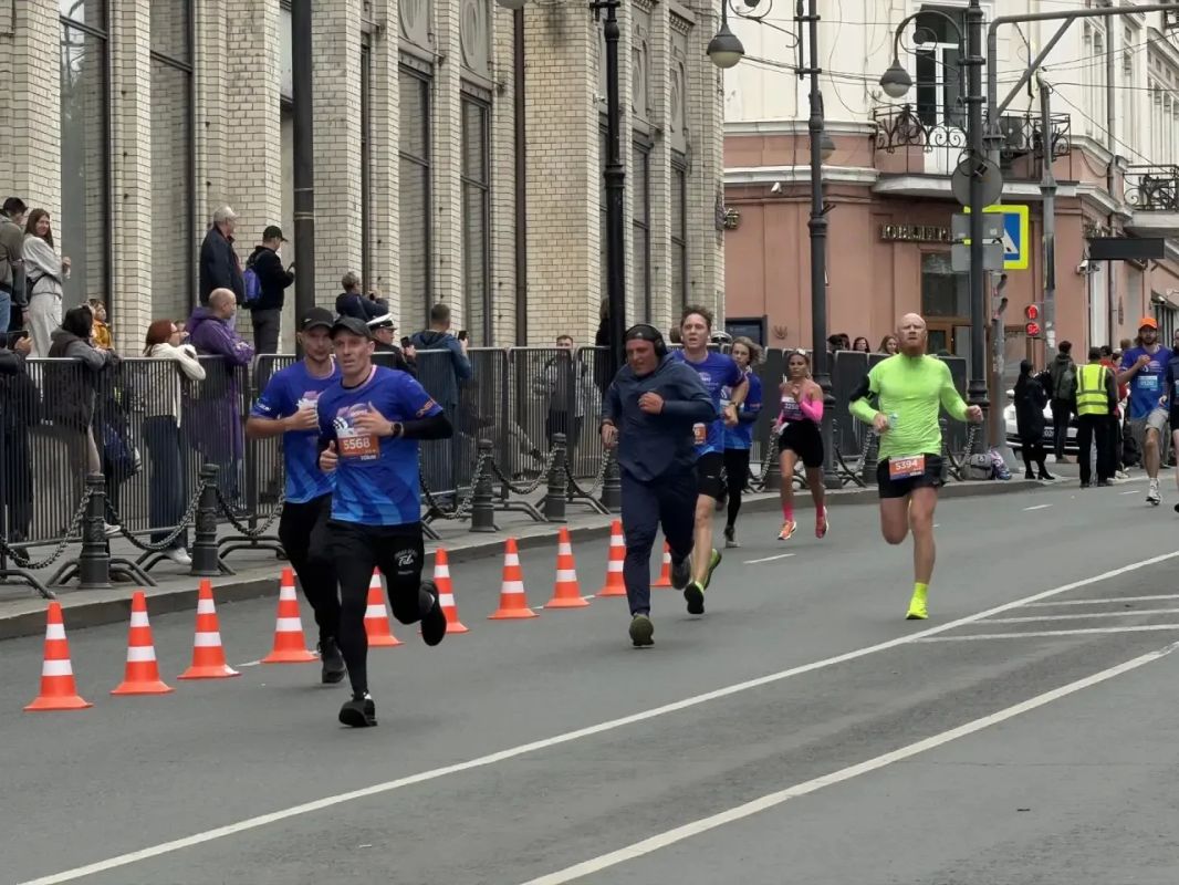 Во Владивостоке проходит юбилейный Galaxy Vladivostok Marathon Во Владивостоке проходит юбилейный Galaxy Vladivostok Marathon