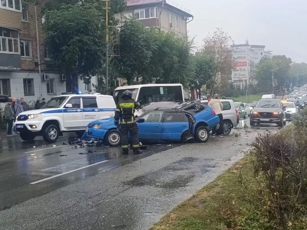 Госавтоинспекция Артёма проводит проверку по факту ДТП, в результате которого пострадали четверо человек Госавтоинспекция Артёма проводит проверку по факту ДТП, в результате которого пострадали четверо человек