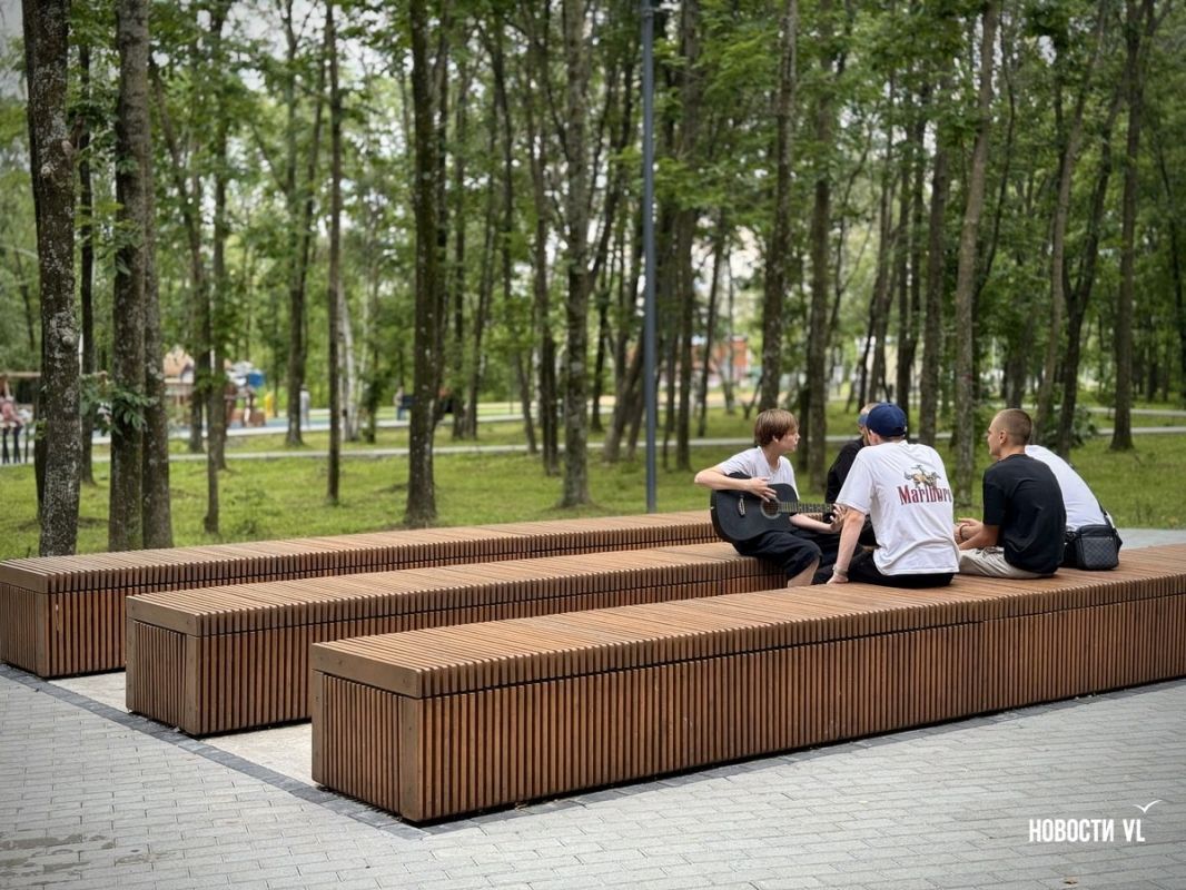 С кинетическим драконом, кортом для городков и без брусчатки: в Камне-Рыболове открыли обновленный парк на берегу Ханки С кинетическим драконом, кортом для городков и без брусчатки: в Камне-Рыболове открыли обновленный парк на берегу Ханки