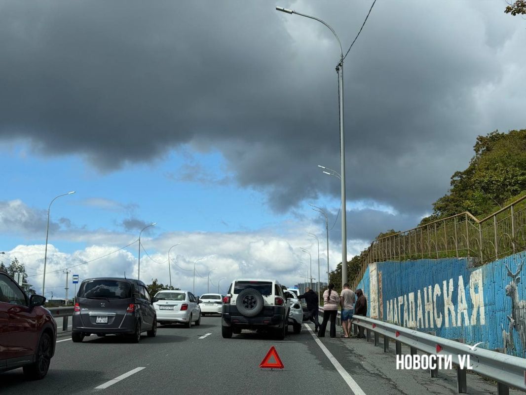 Из-за ДТП в районе Катерной собралась пробка со стороны Патрокла Из-за ДТП в районе Катерной собралась пробка со стороны Патрокла