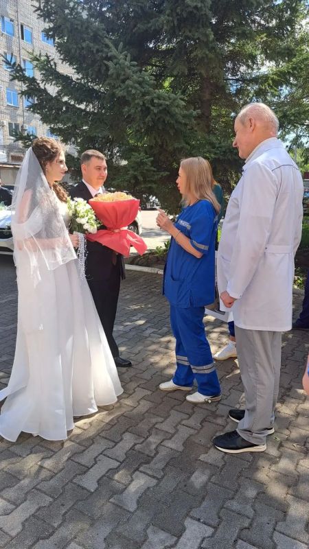 Совет да любовь: в Уссурийске две пары медиков скорой сыграли свадьбы Совет да любовь: в Уссурийске две пары медиков скорой сыграли свадьбы