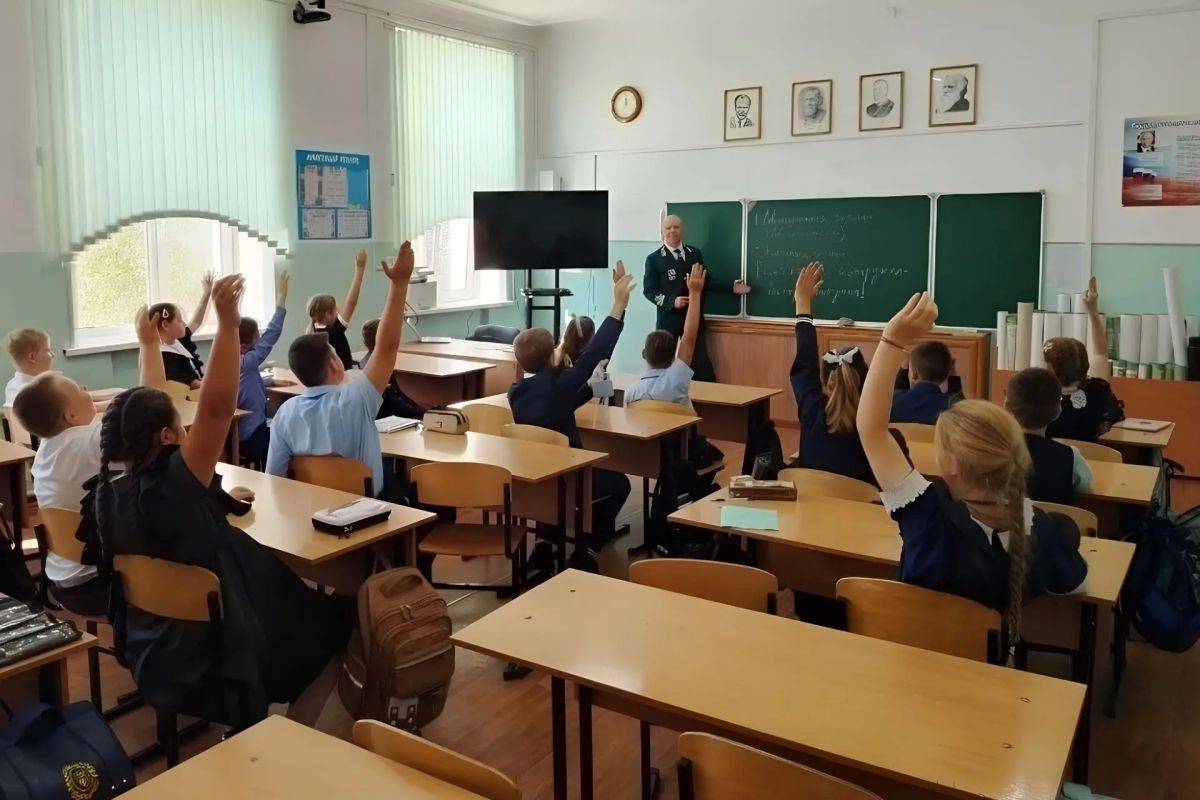 С нового учебного года в Средней школе №6 г. Уссурийска действует первый в России профильный класс Авиалесоохраны С нового учебного года в Средней школе №6 г. Уссурийска действует первый в России профильный класс Авиалесоохраны