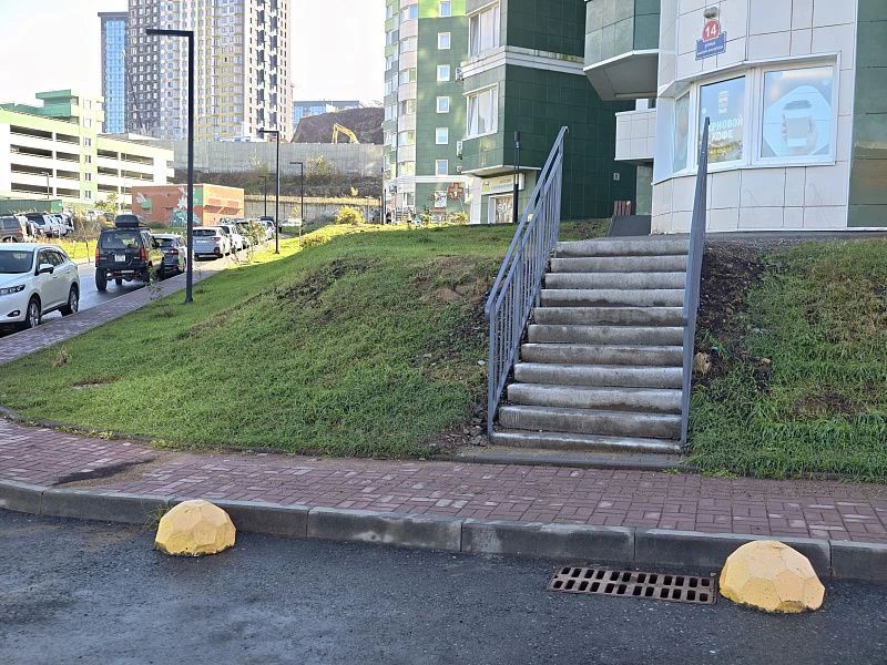ТОС «Изумрудный, 14/16» во Владивостоке установил новые лестницы ТОС «Изумрудный, 14/16» во Владивостоке установил новые лестницы