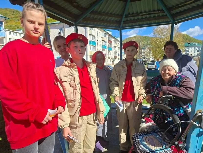 В Хрустальном забота о старших стала школьной традицией В Хрустальном забота о старших стала школьной традицией