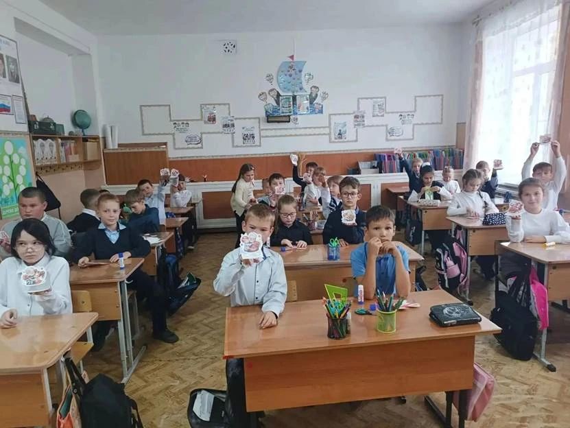 В Хрустальном забота о старших стала школьной традицией В Хрустальном забота о старших стала школьной традицией