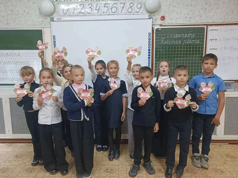 В Хрустальном забота о старших стала школьной традицией В Хрустальном забота о старших стала школьной традицией
