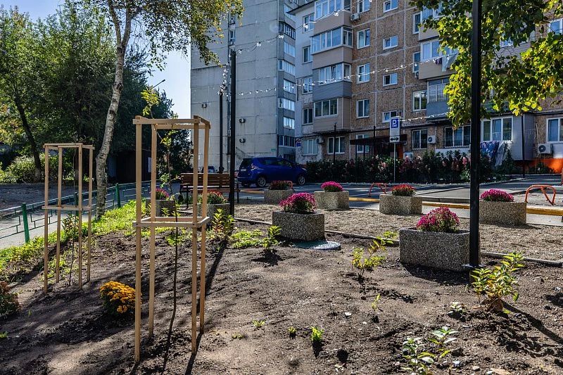 Два новых сквера обустроили ТОСы Владивостока Два новых сквера обустроили ТОСы Владивостока