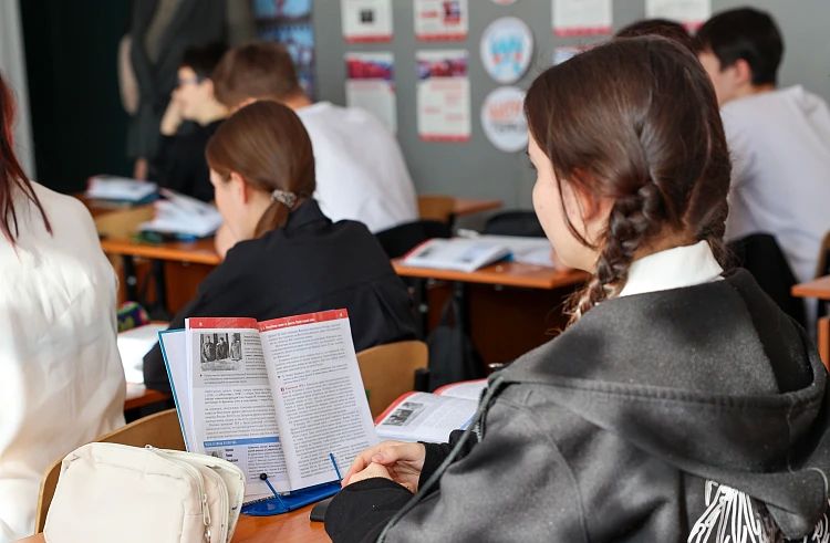 В трёх школах Лазовского округа — в сёлах Валентин, Киевка и Беневское — открылись профильные туристические классы для девятиклассников по федеральному проекту «Профессионалитет»