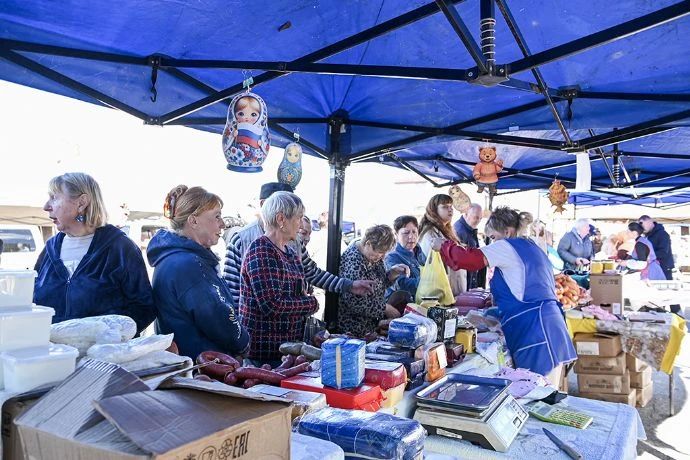 Осенняя ярмарка в Находке встречает гостей теплом и песнями Осенняя ярмарка в Находке встречает гостей теплом и песнями