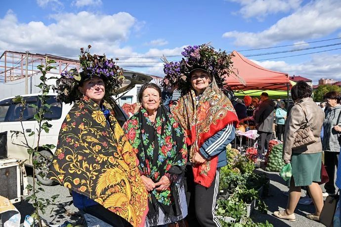 Осенняя ярмарка в Находке встречает гостей теплом и песнями Осенняя ярмарка в Находке встречает гостей теплом и песнями