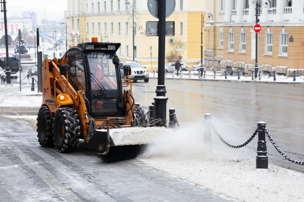 Зимой во Владивостоке к уборке снега привлекут дополнительных подрядчиков