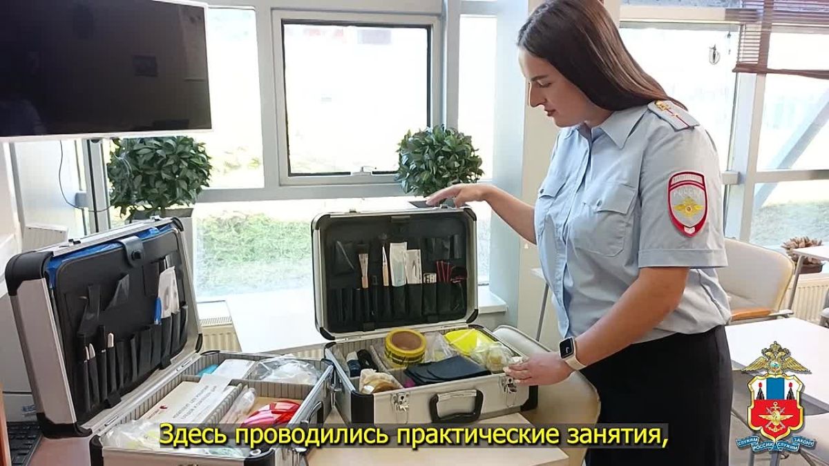 Сотрудник Владивостокской транспортной полиции в День учителя посетила свою альма-матер - Дальневосточный федеральный университет