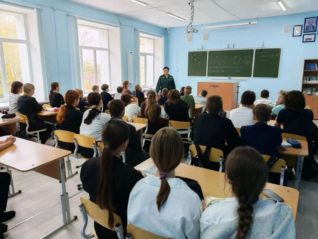 Кто-то учит читать по буквам, а кто-то – читать лес по листьям, коре и следам Кто-то учит читать по буквам, а кто-то – читать лес по листьям, коре и следам