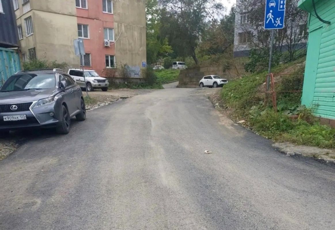 Во Владивостоке отремонтировали проезд от Никифорова до Сафонова, который два года назад раскопали для ремонта теплотрассы Во Владивостоке отремонтировали проезд от Никифорова до Сафонова, который два года назад раскопали для ремонта теплотрассы