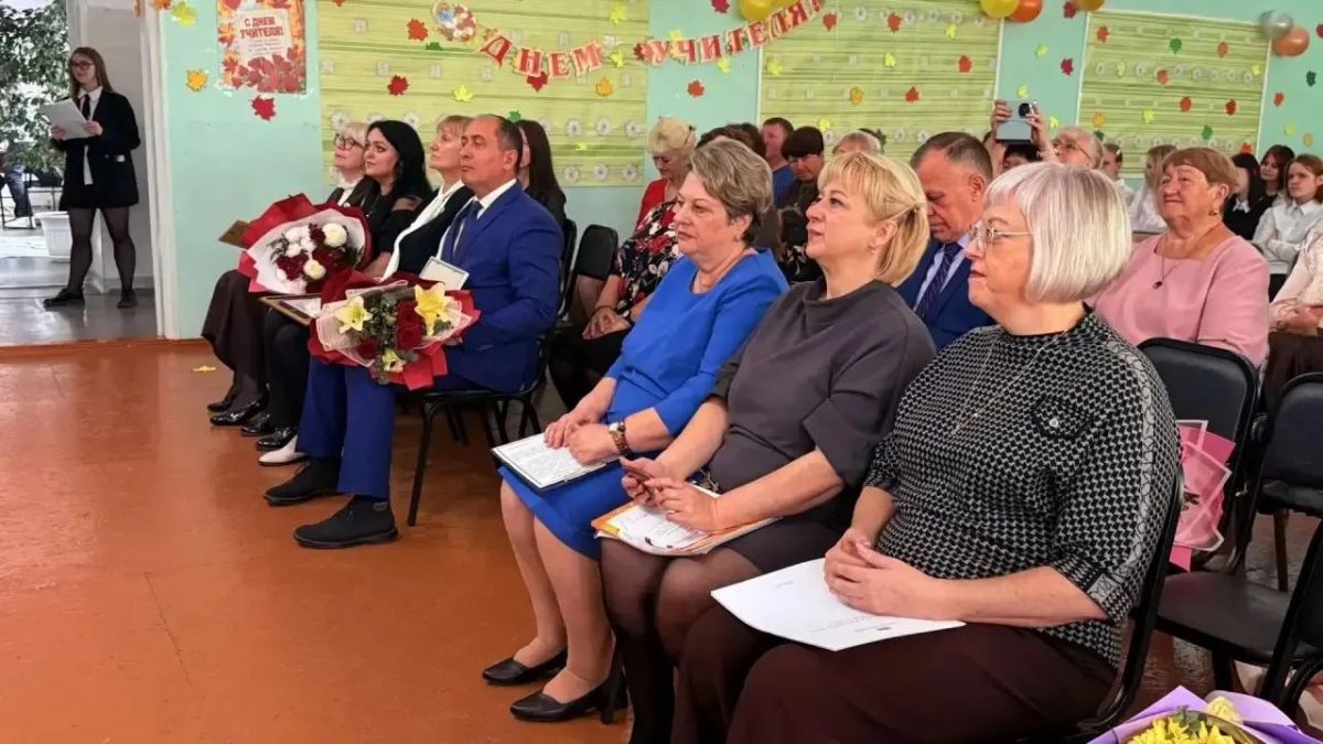 Школа № 1 Лучегорска отметила 60-летний юбилей Школа № 1 Лучегорска отметила 60-летний юбилей