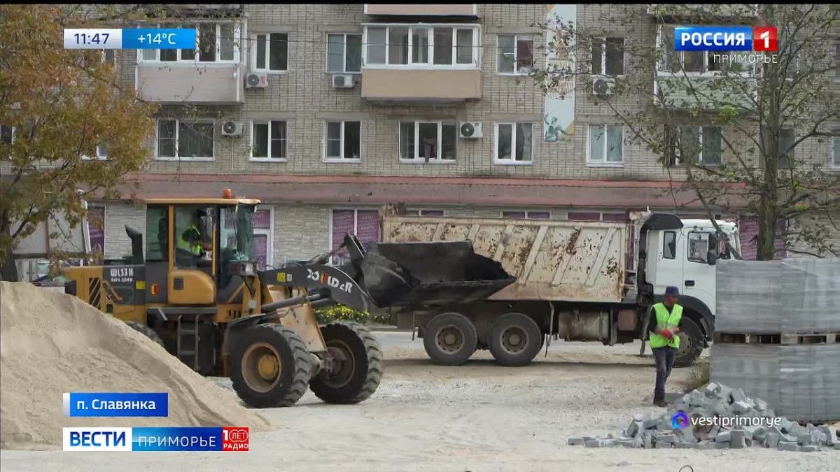 Центральная площадь Славянки сегодня меняется на глазах