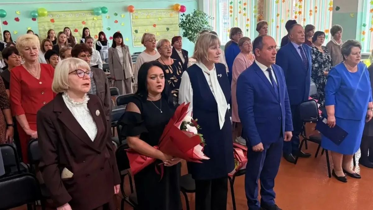 Школа № 1 Лучегорска отметила 60-летний юбилей Школа № 1 Лучегорска отметила 60-летний юбилей