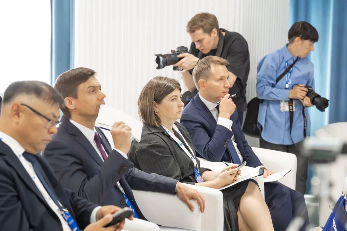 Валерий Фальков во Владивостоке открыл стратсессию «Университеты Дальнего Востока: кадры и технологии для развития макрорегиона» Валерий Фальков во Владивостоке открыл стратсессию «Университеты Дальнего Востока: кадры и технологии для развития макрорегиона»