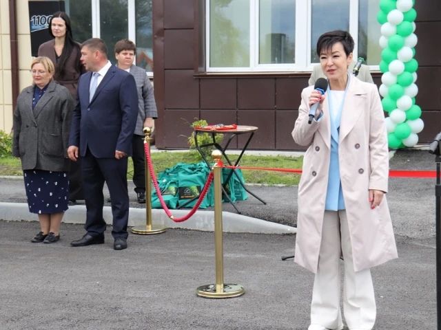 Ключи от новых квартир вручили детям-сиротам в Черниговке