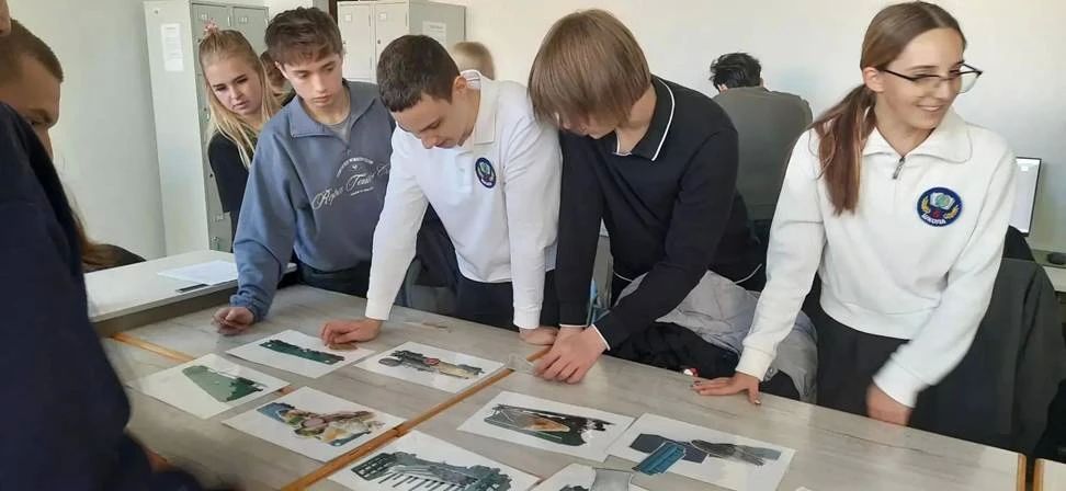 Школьники Лесозаводска познакомились с профессиями в сфере транспорта и машиностроения Школьники Лесозаводска познакомились с профессиями в сфере транспорта и машиностроения