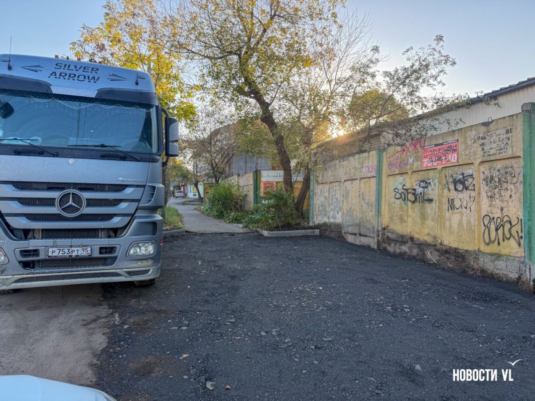 Ради новой автомойки на Борисенко срубили деревья и уничтожили тротуар Ради новой автомойки на Борисенко срубили деревья и уничтожили тротуар