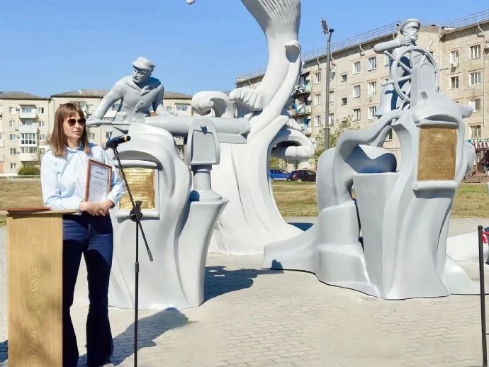 Скульптурная композиция «Китовая история» украсила сквер в Ливадии Скульптурная композиция «Китовая история» украсила сквер в Ливадии