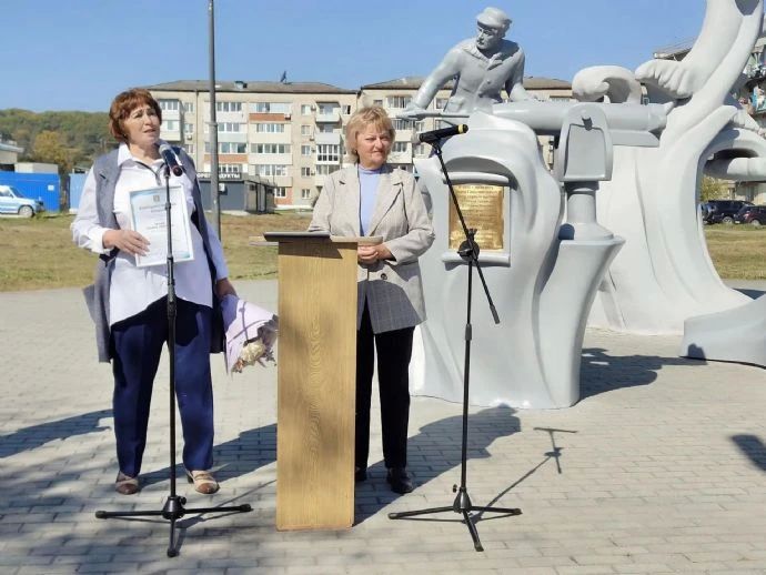 Скульптурная композиция «Китовая история» украсила сквер в Ливадии Скульптурная композиция «Китовая история» украсила сквер в Ливадии