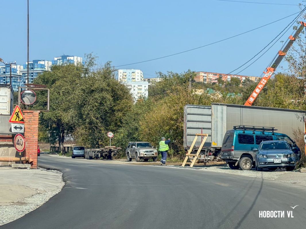 Жители Вадивостока просят мэрию сделать тротуар на всей протяженности обновлённой Нефтеветки – в администрации говорят, что это невозможно Жители Вадивостока просят мэрию сделать тротуар на всей протяженности обновлённой Нефтеветки – в администрации говорят, что это невозможно