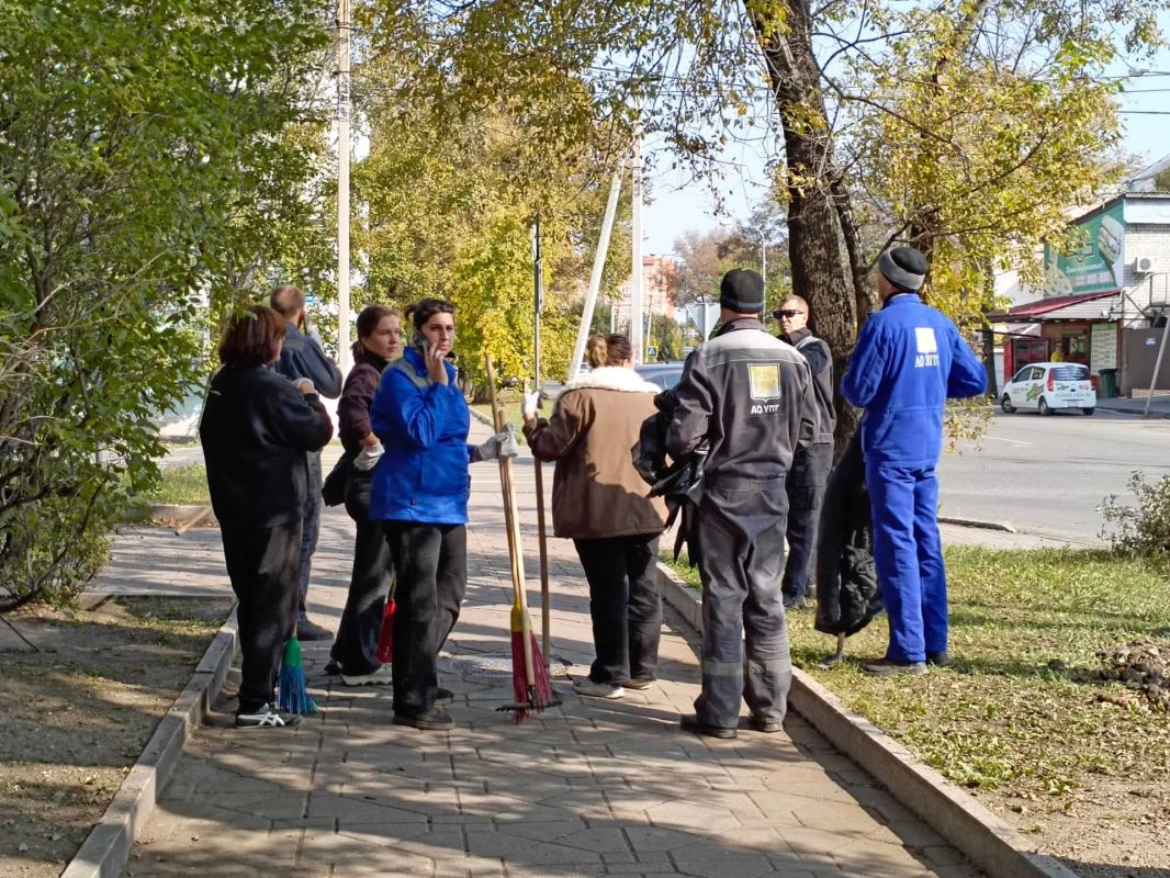 Уссурийские теплосети наводят порядок на улице Фрунзе Уссурийские теплосети наводят порядок на улице Фрунзе