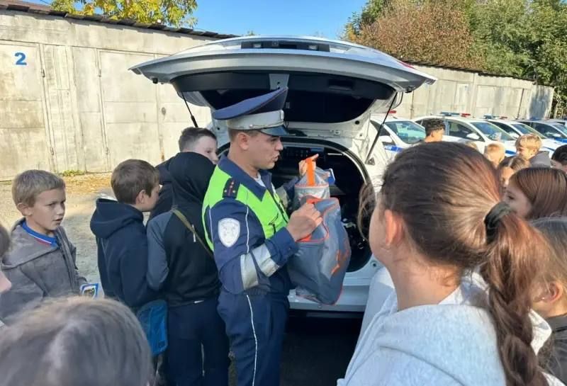В Артеме Приморского края сотрудники Госавтоинспекции поделились со школьниками рассказами из своей профессиональной деятельности В Артеме Приморского края сотрудники Госавтоинспекции поделились со школьниками рассказами из своей профессиональной деятельности