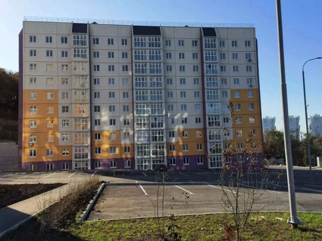 При надзорном сопровождении прокуратуры Приморского края завершено строительство многоквартирного дома на улице Русской во Владивостоке для переселения граждан из аварийного жилья и обеспечения жильем детей-сирот в рамках... При надзорном сопровождении прокуратуры Приморского края завершено строительство многоквартирного дома на улице Русской во Владивостоке для переселения граждан из аварийного жилья и обеспечения жильем детей-сирот в рамках...
