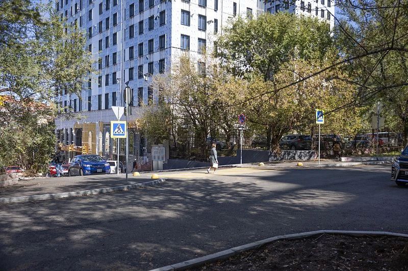 На улице Алеутской, 61- 65б сделали новую дорогу На улице Алеутской, 61- 65б сделали новую дорогу