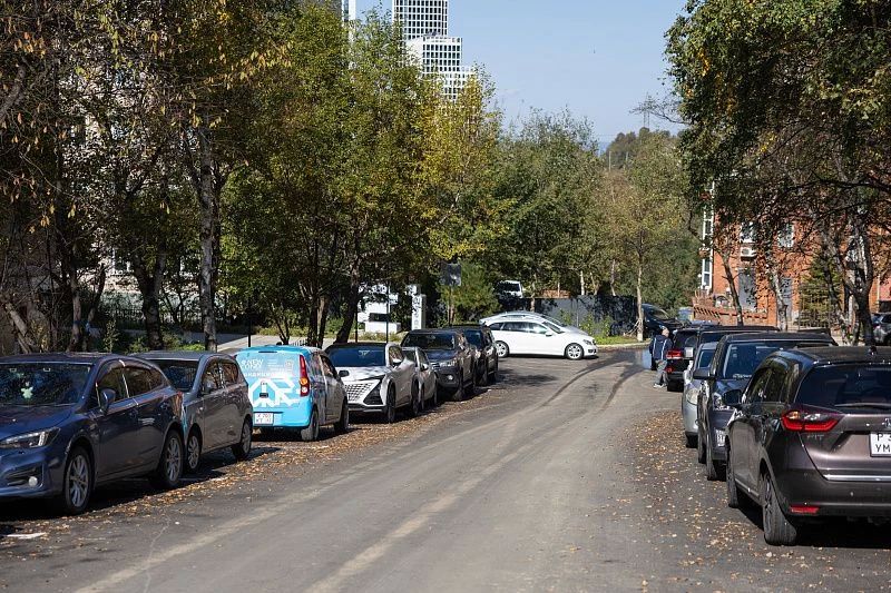 На улице Алеутской, 61- 65б сделали новую дорогу На улице Алеутской, 61- 65б сделали новую дорогу
