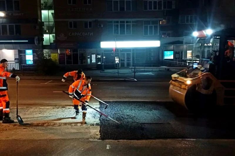 На Баляева, Снеговой и Океанском проспекте провели локальный ремонт дорог На Баляева, Снеговой и Океанском проспекте провели локальный ремонт дорог