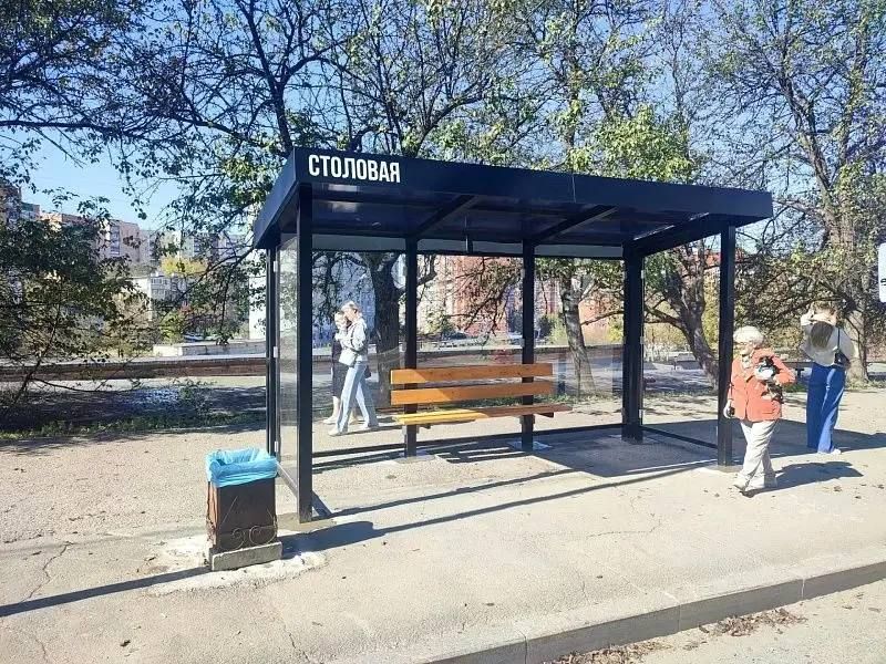 Шесть новых остановочных павильонов смонтировали на улицах Владивостока Шесть новых остановочных павильонов смонтировали на улицах Владивостока