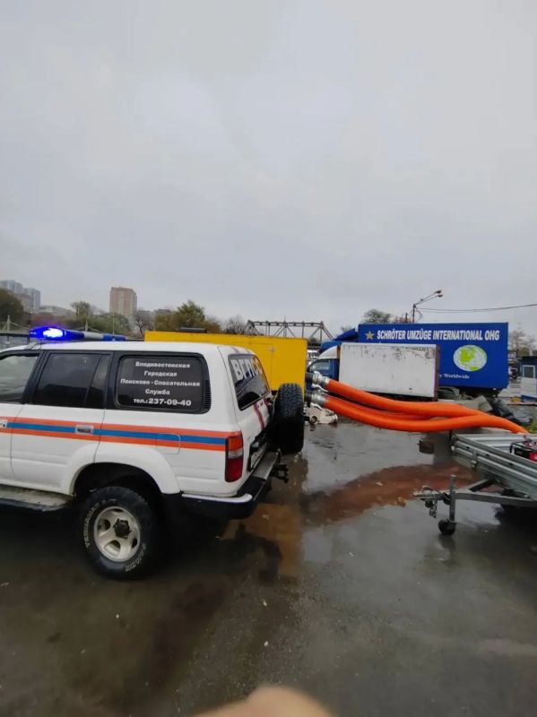 Во Владивостоке городские службы устраняют последствия непогоды Во Владивостоке городские службы устраняют последствия непогоды