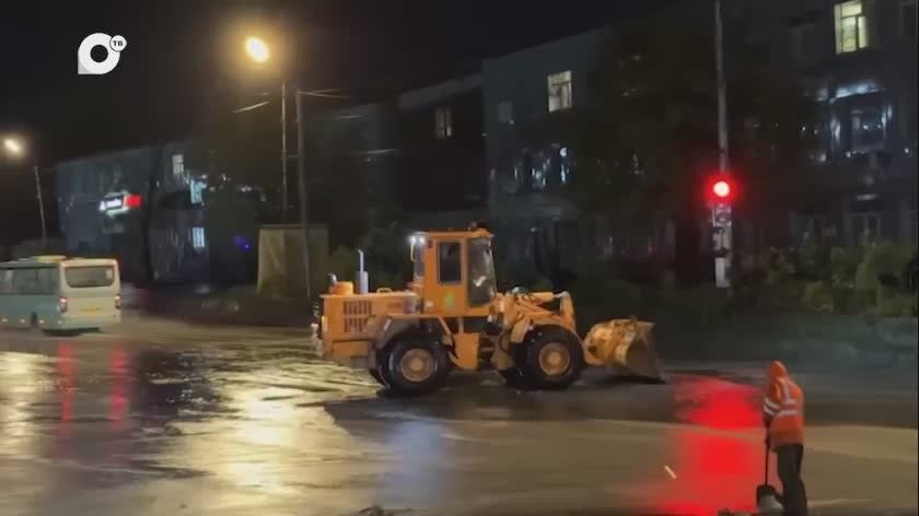 Во Владивостоке устраняют последствия непогоды