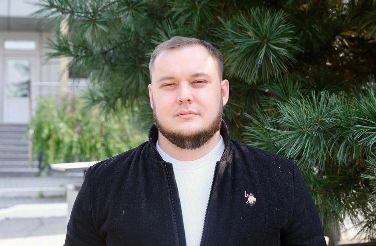Ветеран СВО Сергей Хавкин после обучения по региональной кадровой программе «Герои Приморья» трудоустроился в краевое предприятие «Примтеплоэнерго» и занял руководящую должность