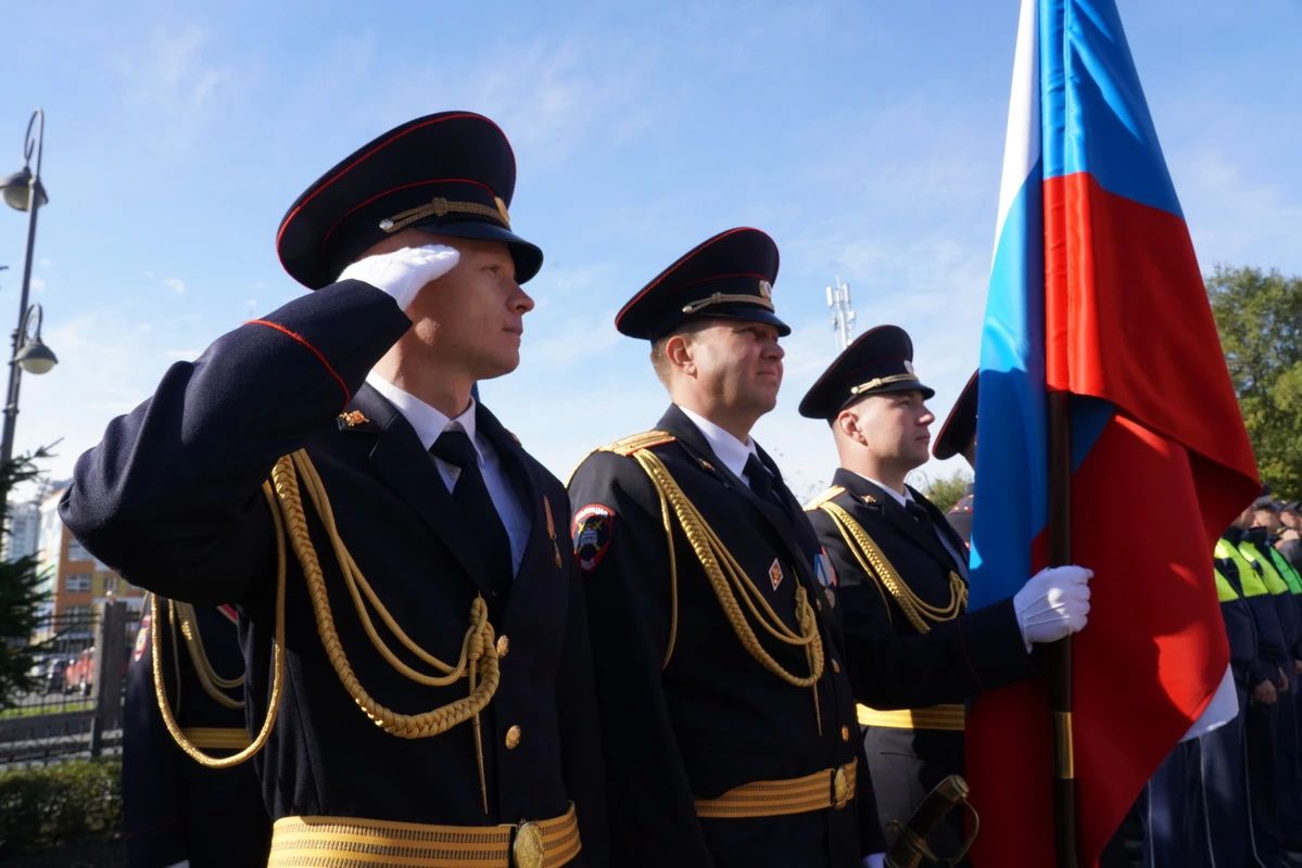 В Приморском крае сотрудники полиции, ветераны и общественники провели акцию «Долг памяти» В Приморском крае сотрудники полиции, ветераны и общественники провели акцию «Долг памяти»