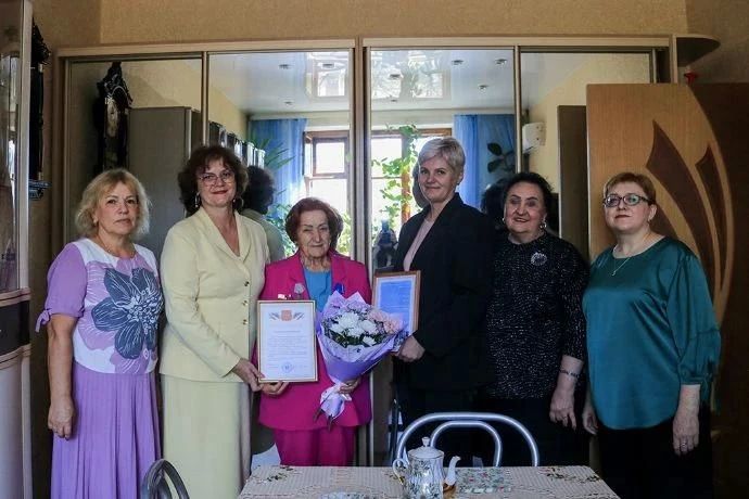 61 год у доски: легендарный педагог из Находки отметила 90-летний юбилей! 61 год у доски: легендарный педагог из Находки отметила 90-летний юбилей!