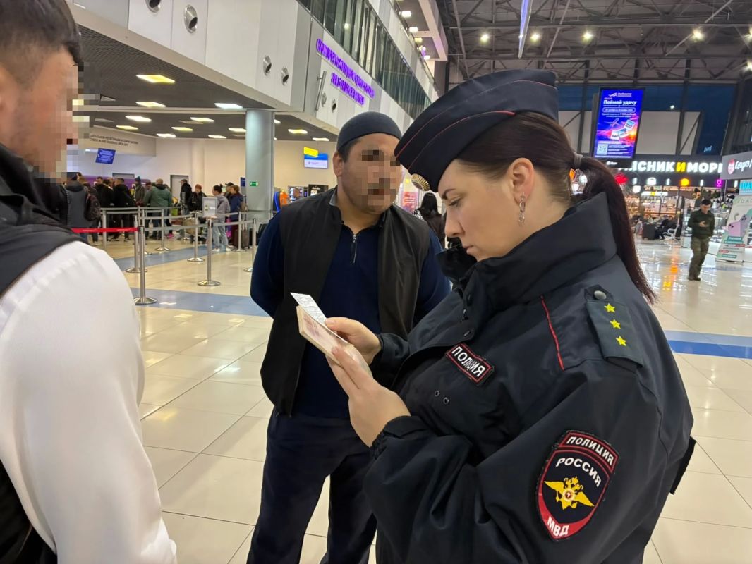 Во Владивостоке транспортные полицейские подвели итоги второго этапа оперативно-профилактической операции «Нелегал-2026» Во Владивостоке транспортные полицейские подвели итоги второго этапа оперативно-профилактической операции «Нелегал-2026»