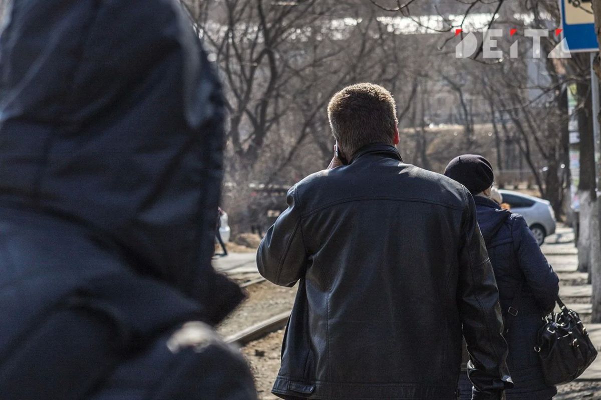 «Вас поставили в очередь»: мошенники сменили тактику запугивания на фейковую заботу