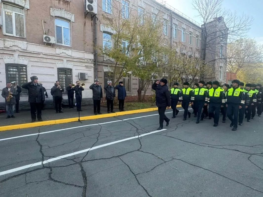 В УМВД Приморья прошел строевой смотр: полиция перешла на зимнюю форму одежды и подтвердила готовность к службе В УМВД Приморья прошел строевой смотр: полиция перешла на зимнюю форму одежды и подтвердила готовность к службе