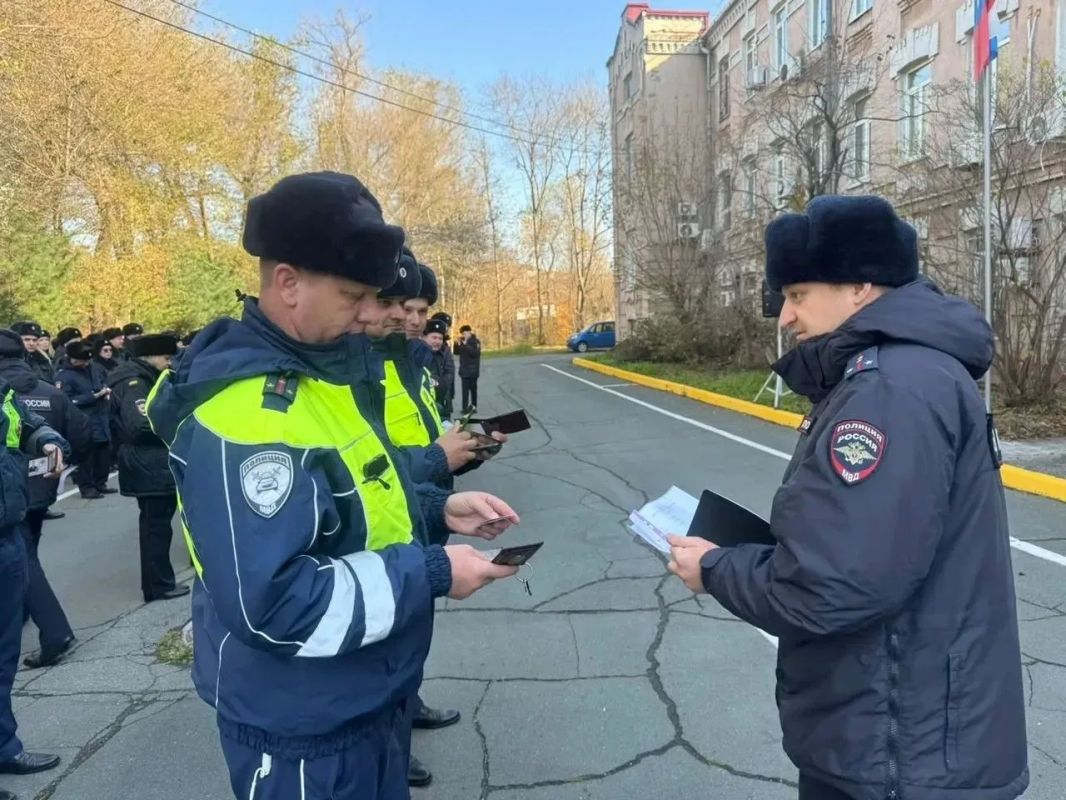В УМВД Приморья прошел строевой смотр: полиция перешла на зимнюю форму одежды и подтвердила готовность к службе В УМВД Приморья прошел строевой смотр: полиция перешла на зимнюю форму одежды и подтвердила готовность к службе