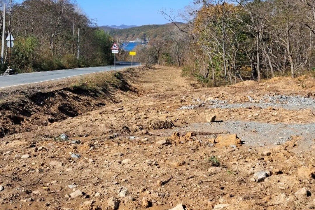 Сотрудники Управления ГО и ЧС проводят работы по обновлению минерализованных полос в с. Анна и с. Душкино Сотрудники Управления ГО и ЧС проводят работы по обновлению минерализованных полос в с. Анна и с. Душкино