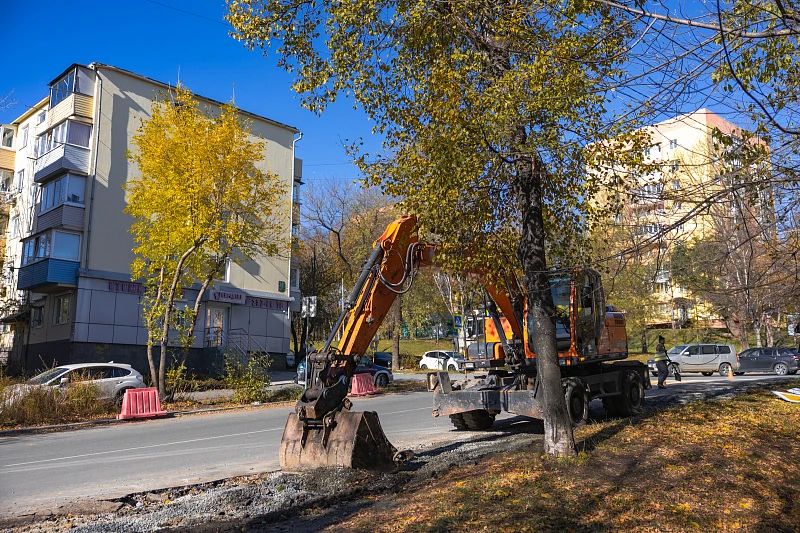 На улице Ильичева во Владивостоке начался ремонт дороги и тротуаров