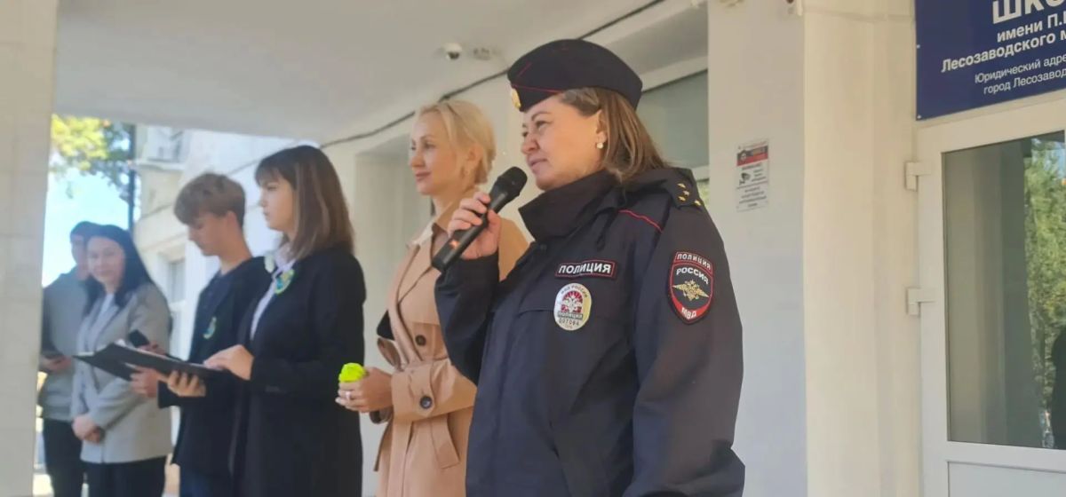 В Приморском крае сотрудники Госавтоинспекции МО МВД России «Лесозаводский» провели мероприятие «Посвящение в пешеходы»