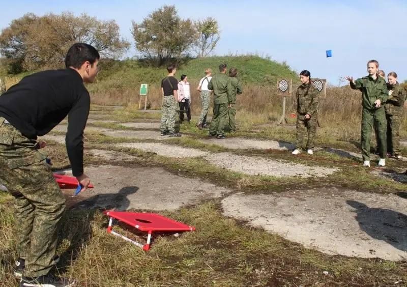 В Спасском округе Приморского края полицейские организовали для школьников физкультурно-спортивный фестиваль «Золотая осень» В Спасском округе Приморского края полицейские организовали для школьников физкультурно-спортивный фестиваль «Золотая осень»
